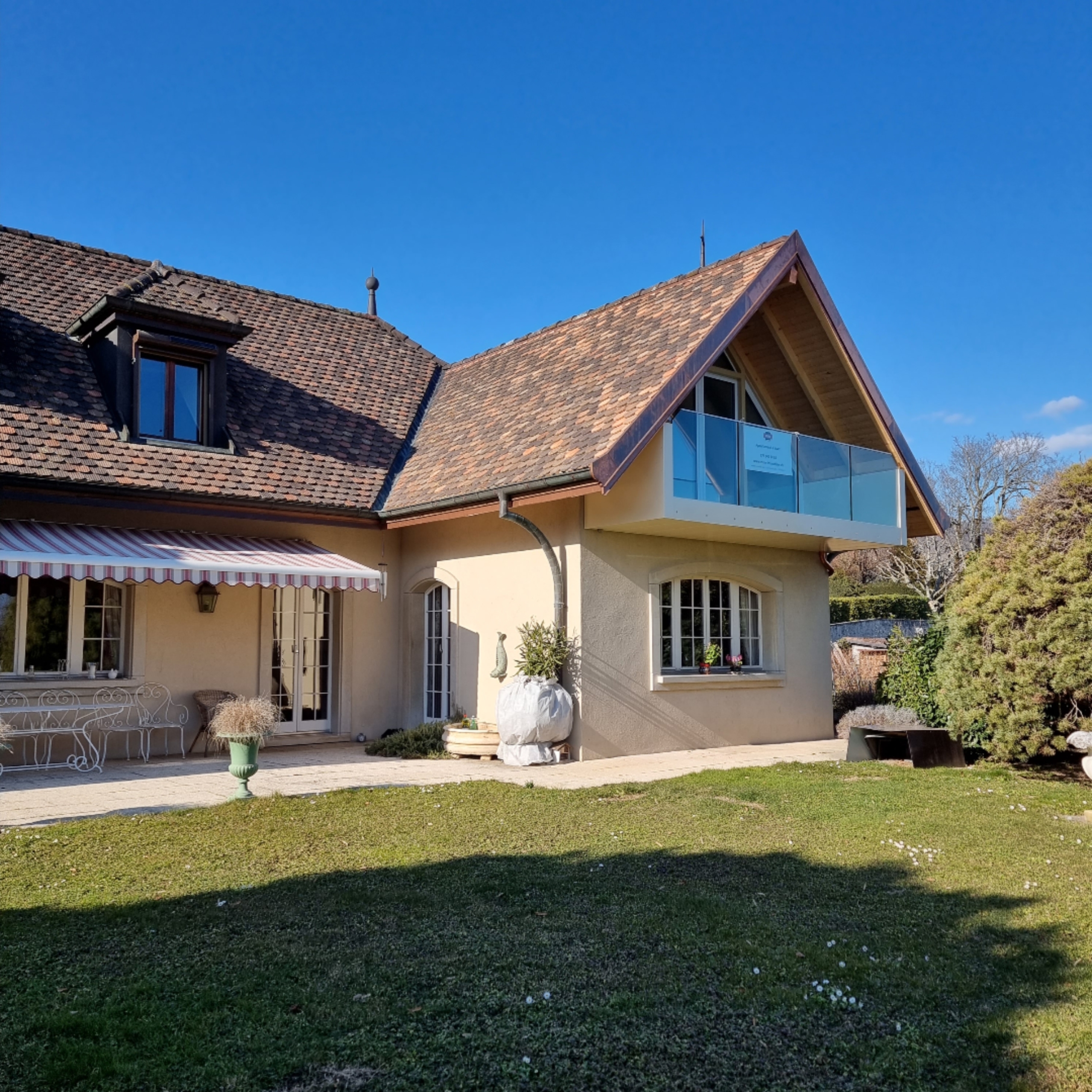 Rénovation et agrandissement de l'étage d'une villa à rolle. Transformation de l'étage en appartement indépendant.